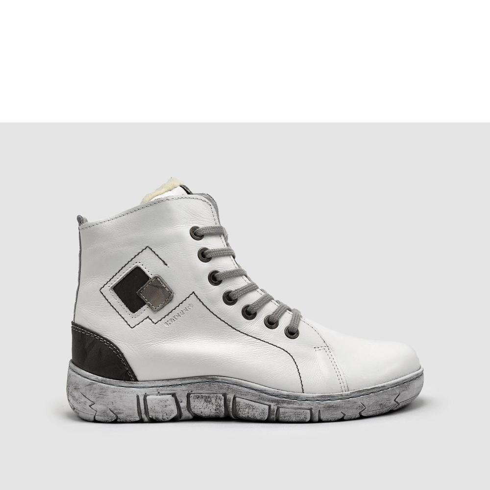 NEW KCR GROUP women's original thick leather boots in white